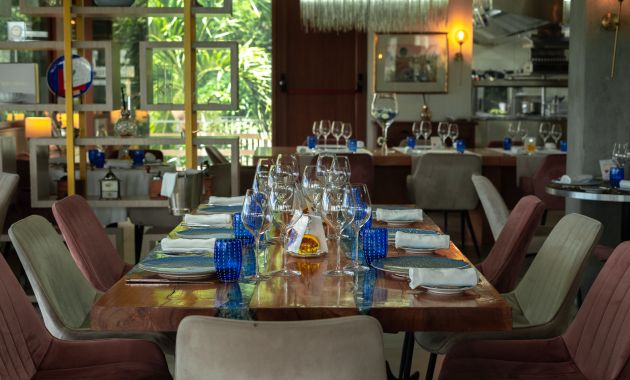 artisan restaurant table de 8