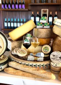 assortiment vin et fromage