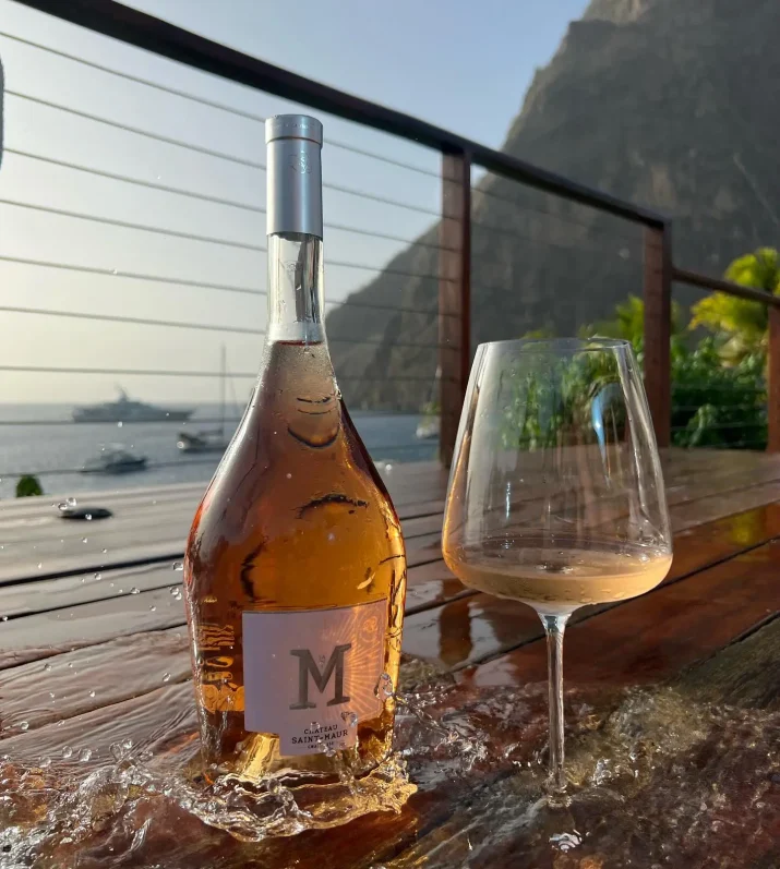 bouteille de vin faye gastronomie caraïbes