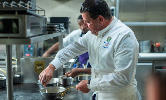 chef jacques chretien en cuisine: casseroles mauviel