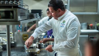 chef jacques chretien en cuisine: casseroles mauviel