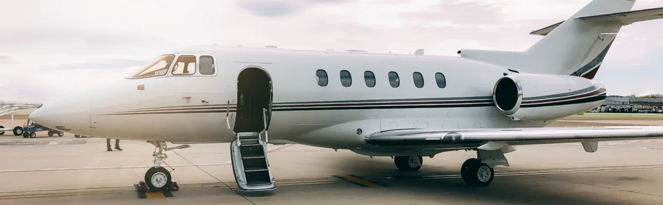 jet de luxe prive au terminal de l aeroport