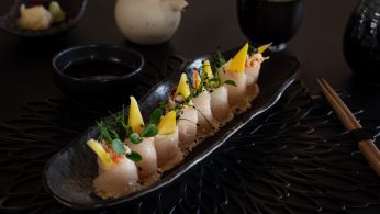 king fish curricanes, mango, kanikama and yuzu kosho mayo (en)
