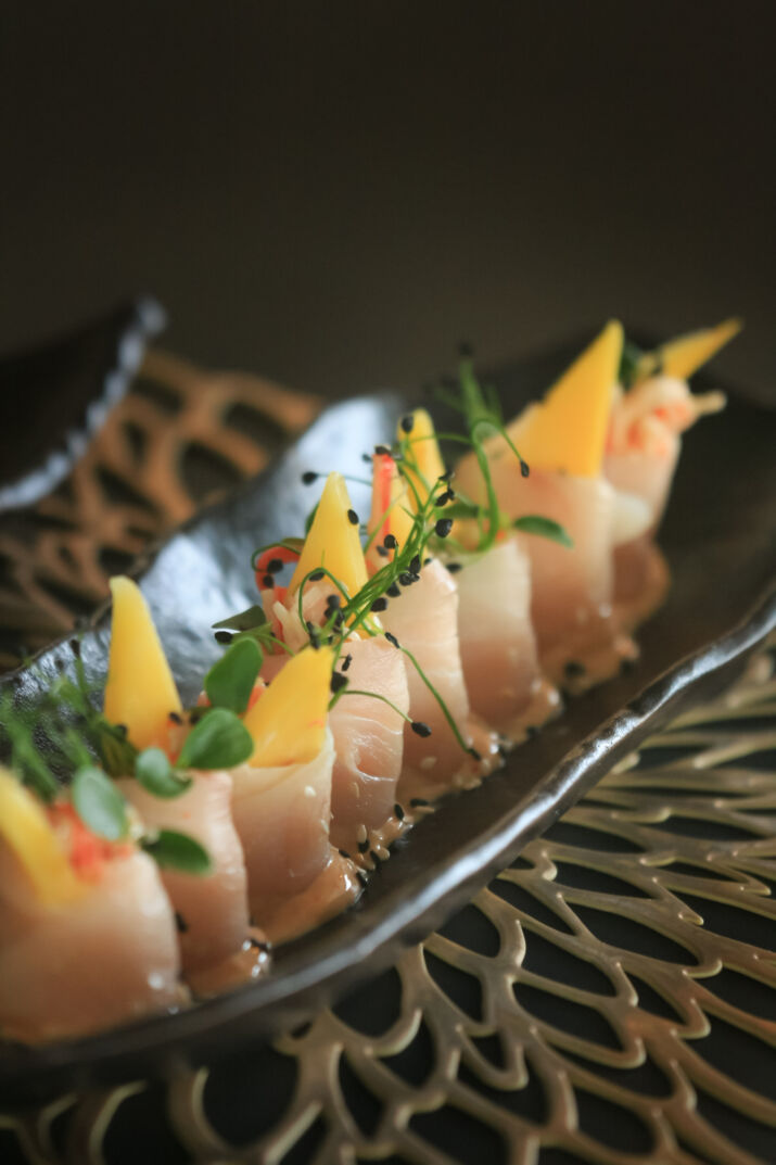 mahi mahi and mango kurikane spicy crab and ponzu sauce (en):