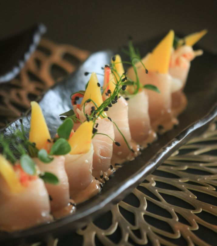 mahi mahi and mango kurikane spicy crab and ponzu sauce (en):