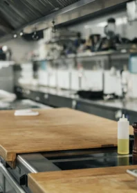 vue de face de la cuisine professionnelle